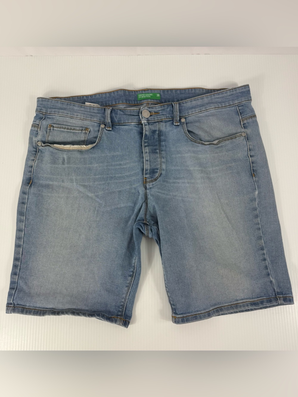 United Colors of Benetton Denim Faded Jean Shorts Men's Size 38 Button Fly